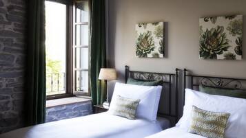 Free WiFi, bed sheets