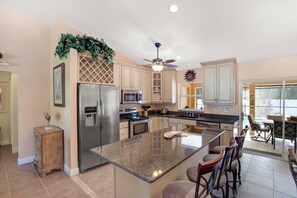 Full-size fridge, microwave, oven, stovetop - Villa Paradise - Spacious lanai area. Heated pool and spa. Western exposure! (Cape Coral)