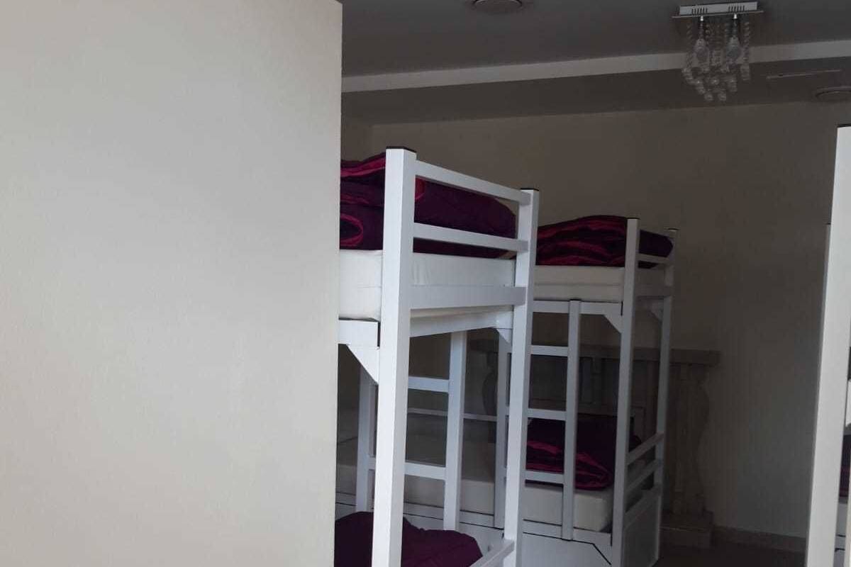 Dortoir Partagé, dortoir mixte, salle de bains commune (1 Bed in a 10-Bed Dormitory Room)