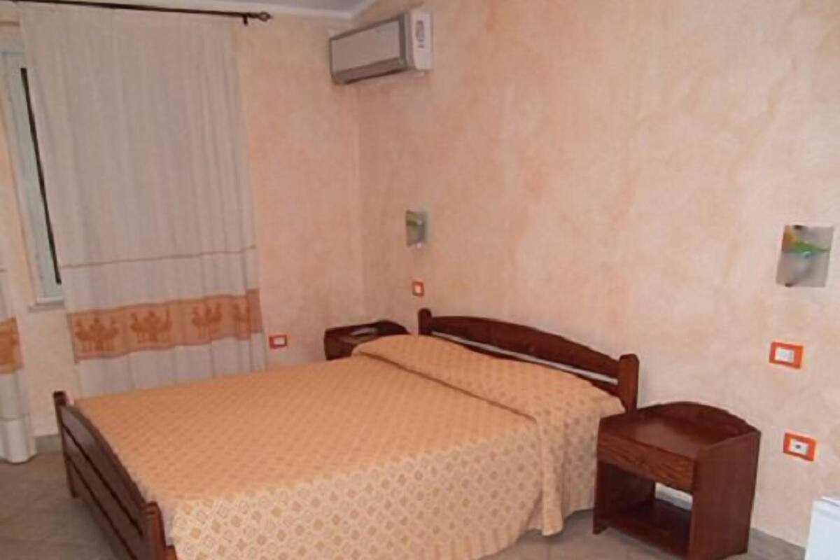Double Room, 1 Queen Bed | Desk, WiFi (free), bed sheets