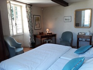 Zimmer (Maupassant) | Individuell dekoriert, individuell eingerichtet, Bügeleisen/Bügelbrett