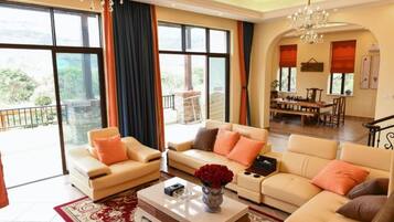 Villa | Wohnzimmer | Fernseher