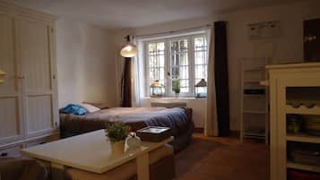 Studio, Terrace (Gassine Nr8) | Laptop workspace, cots/infant beds, free WiFi, bed sheets