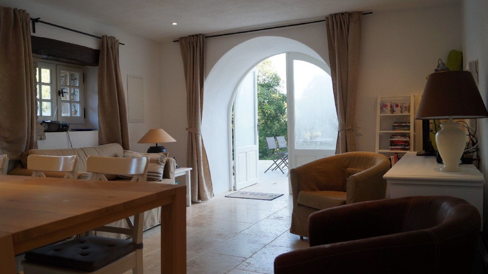 Laptop workspace, cots/infant beds, free WiFi, bed sheets