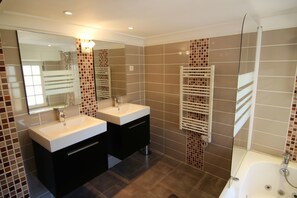 Apartment, 3 Bedrooms (Les Pennes Nr4) | Bathroom sink