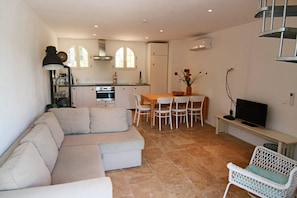 Apartment, 3 Bedrooms (Prat-Bourdin Nr18) | Living room