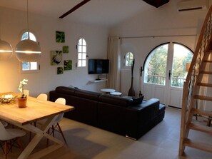 Living area - Hameau des Claudins (Plan-de-la-Tour)