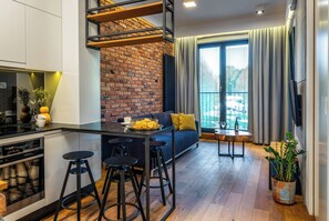 Elite appartement, airconditioning, uitzicht op de binnenplaats | Hypoallergeen beddengoed, individueel gedecoreerd