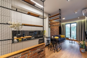Elite Apartment, Air conditioning, Courtyard View | Living area