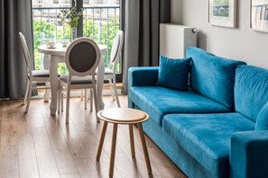 Apartment | Wohnbereich | LED-Fernseher