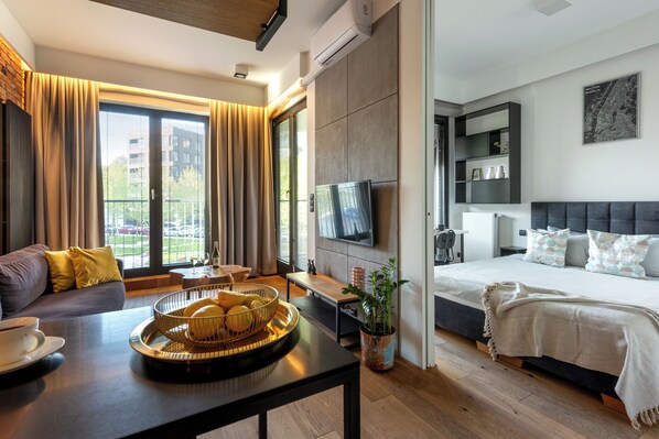 Elite Apartment, Air conditioning, Courtyard View | Living area - apartamenty-wroc Księcia Witolda (Wroclaw)