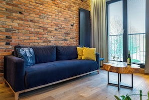 Elite Apartment, Air conditioning, Courtyard View | Hypo-allergenic bedding, individually decorated, individually furnished