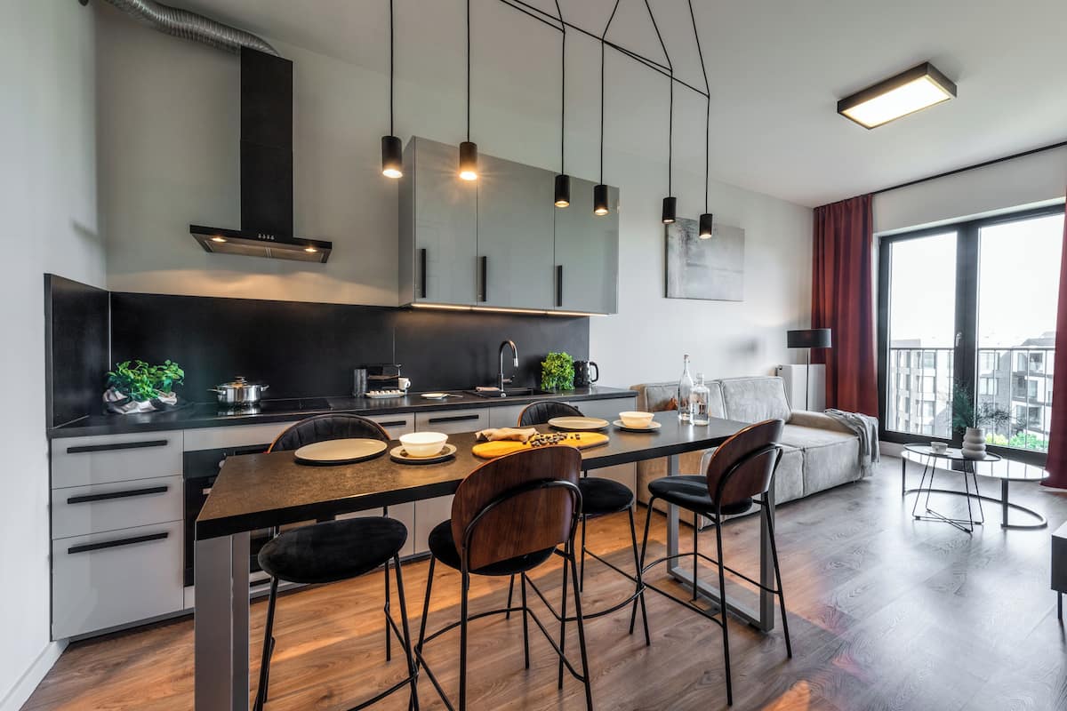 Apartemen Deluks, balkon, pemandangan halaman | Area keluarga | TV LED