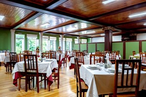 Tägliches inbegriffenes kontinentales Frühstück