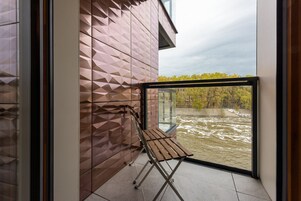 Apartment, 1 Queen Bed, River View | Balcony