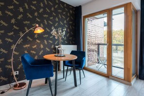 Apartment, 1 Queen-Bett, Flussblick | Wohnbereich