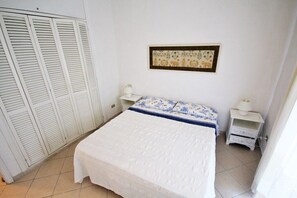 1 chambre, fer et planche à repasser, literie fournie