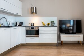 Apartamento | Cozinha privada | Geladeira, cooktop, cafeteira/chaleira, chaleira elétrica