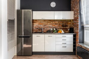 Apartamento | Cozinha americana privada | Geladeira, cooktop, cafeteira/chaleira, chaleira elétrica