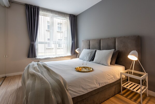 Apartment | Individually decorated, individually furnished, laptop workspace - apartamenty-wroc Golden House (Wroclaw)