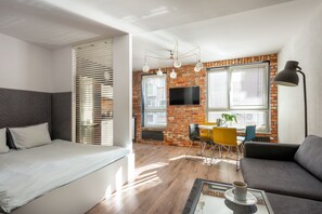 Apartment | Individually decorated, individually furnished, laptop workspace - apartamenty-wroc Golden House (Wroclaw)