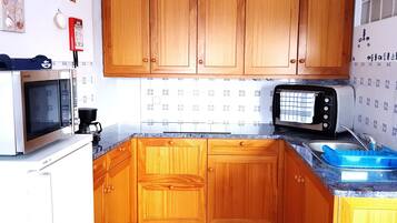 Apartment, 2 Bedrooms, Terrace | Private kitchen | Fridge, microwave, oven, stovetop