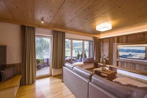 Apartemen, gedung tambahan | Area keluarga | Smart TV dan pemutar DVD