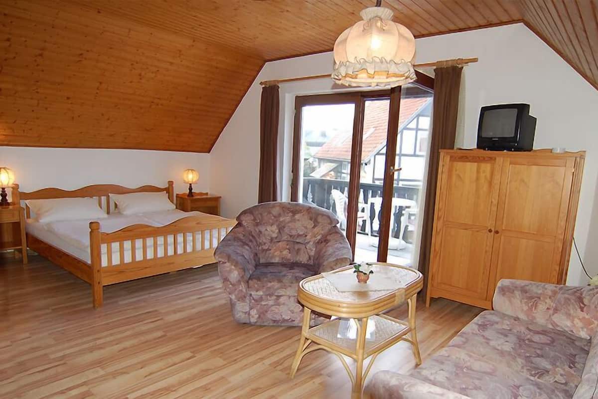 double room, 1 double bed | in-room safe, cots/infant beds, bed sheets