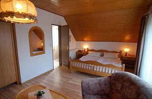 Double Room, 1 Double Bed | In-room safe, cribs/infant beds, bed sheets