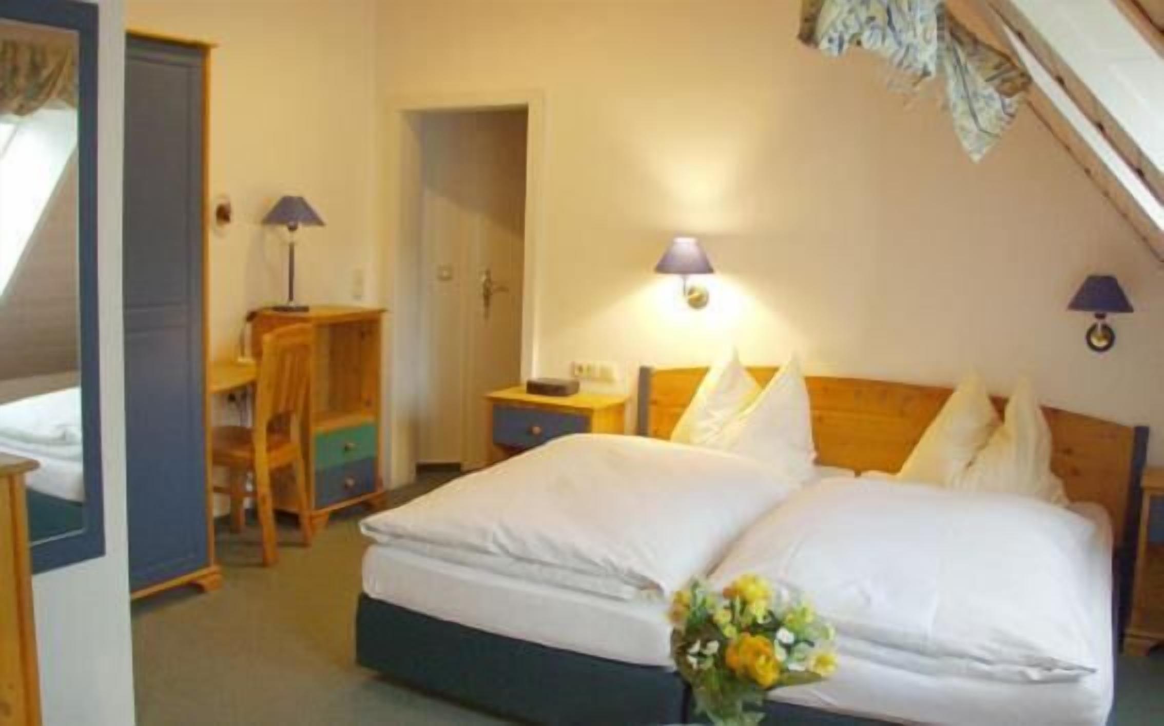 in-room safe, cots/infant beds, bed sheets