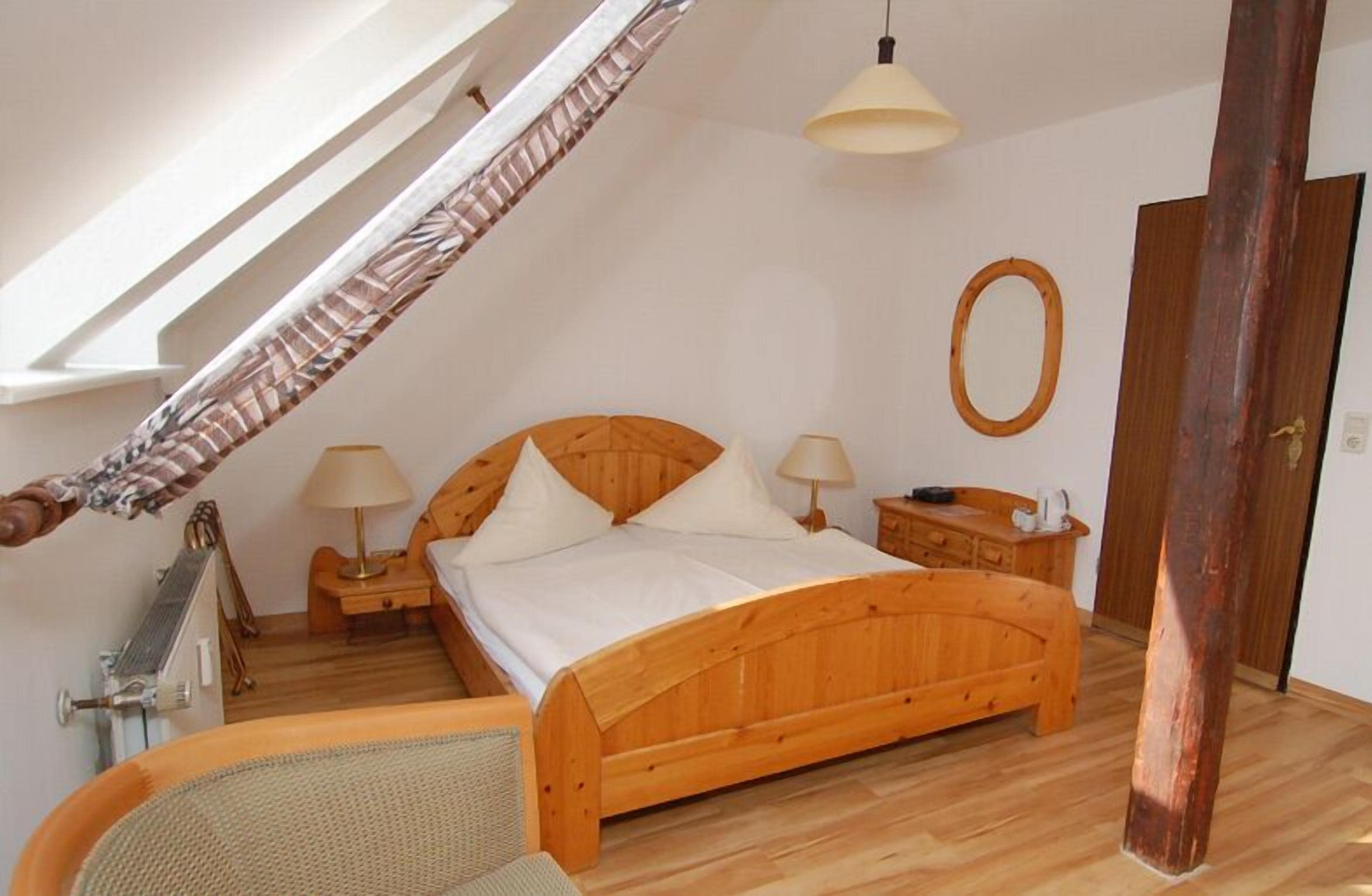 double room, 1 double bed | in-room safe, cots/infant beds, bed sheets