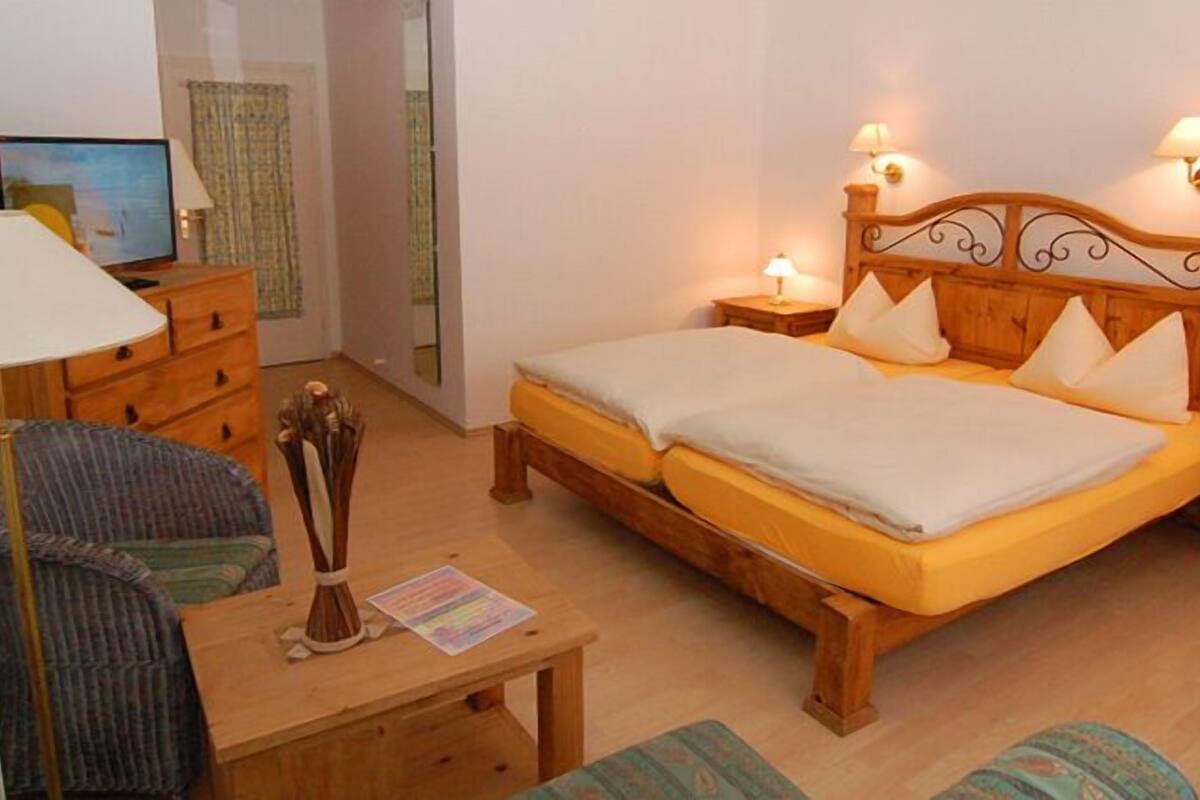 Tweepersoonskamer, 1 tweepersoonsbed | Een kluis op de kamer, babybedden (toeslag), beddengoed