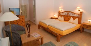 Dobbeltrom, 1 dobbeltseng | Safe på rommet, barnesenger og sengetøy