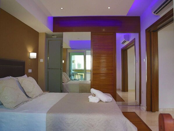 Blackout drapes, iron/ironing board, free WiFi, bed sheets - Sofouli Suites (Nicosia)