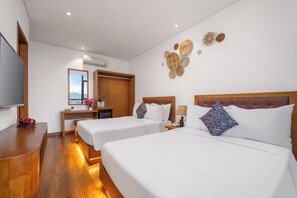 Deluxe Triple Room | Minibar, laptop workspace, blackout drapes, soundproofing