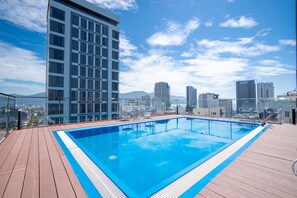 Hồ bơi ngoài trời 