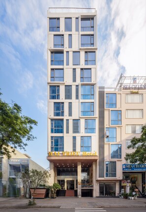 Front of property - Hai Trieu Hotel (Da Nang)