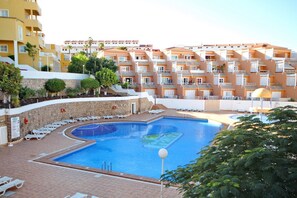 Outdoor pool, a heated pool - Apartment with a pool in Costa Adeje (Adeje)
