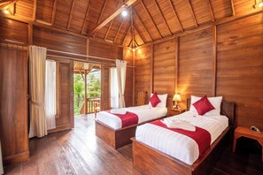 Escritorio, wifi gratis y ropa de cama 