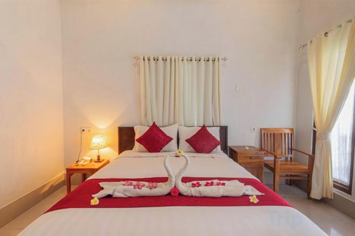 Desk, WiFi (free), bed sheets
