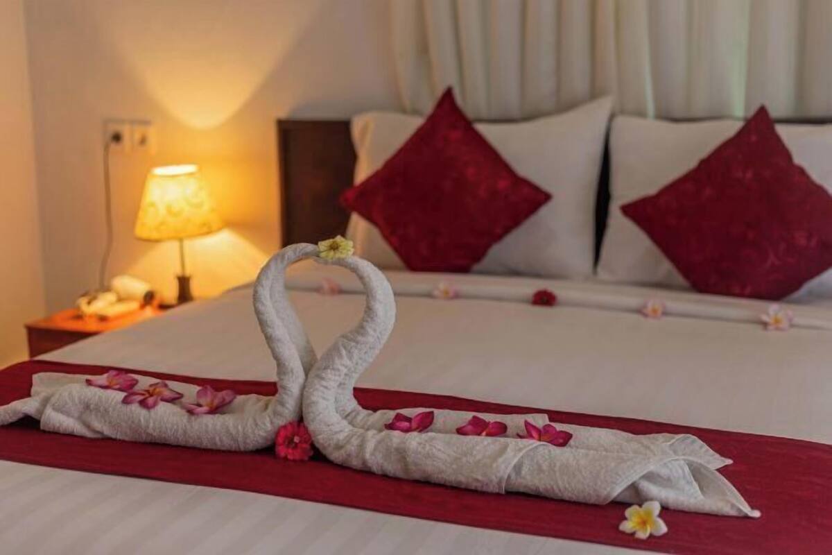 Desk, WiFi (free), bed sheets