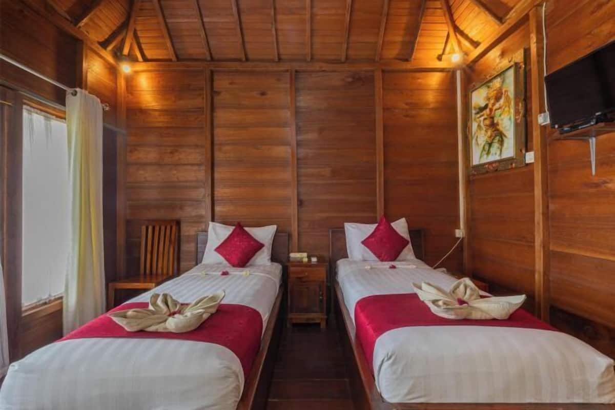 Desk, free WiFi, bed sheets