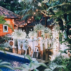 Indoor wedding - The Amrta Borobudur (Borobudur)