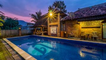 Kolam renang outdoor