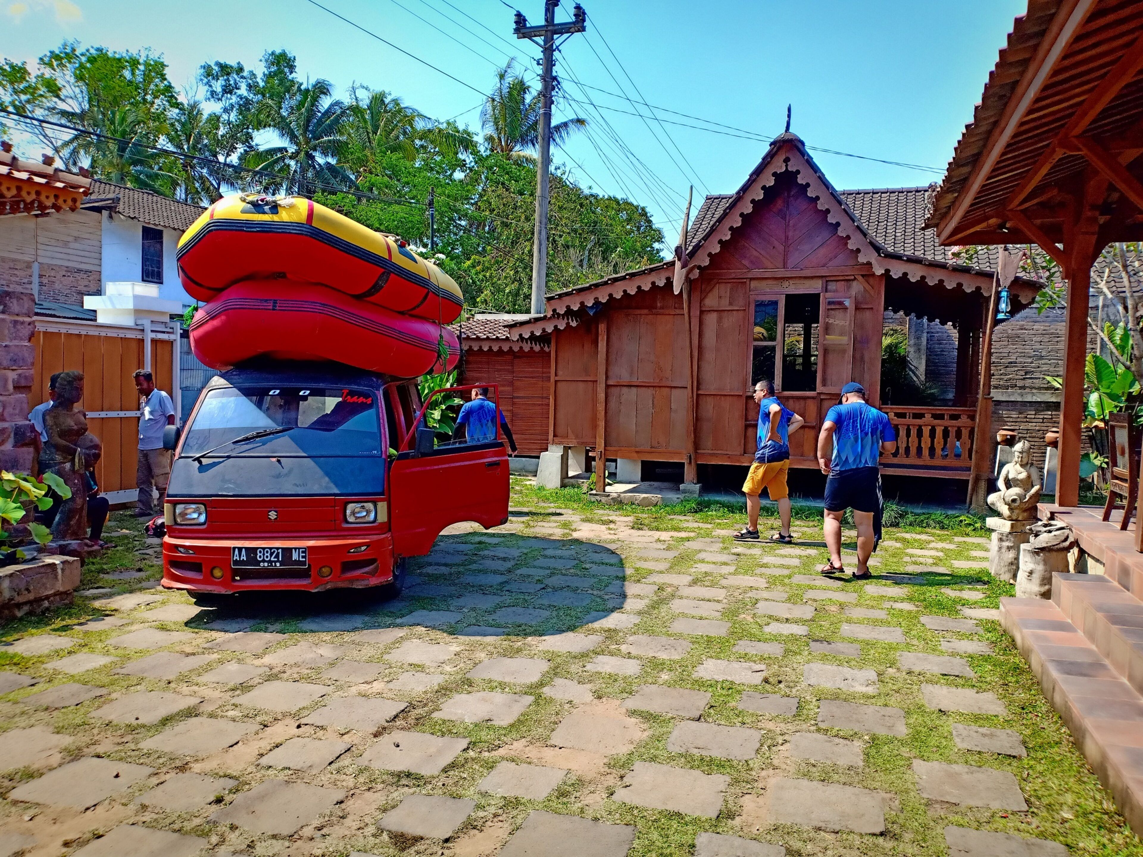 Chèo bè vượt thác