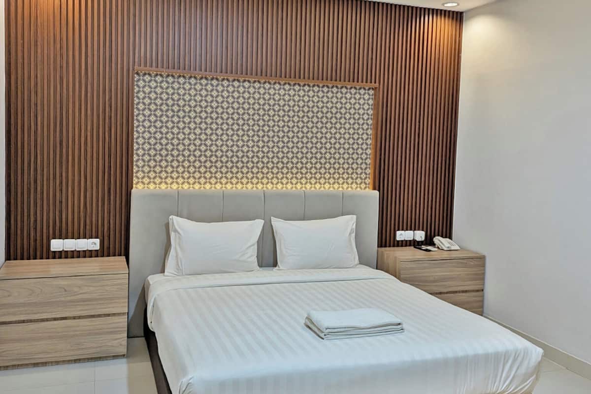 1 bedroom, pillow-top beds, blackout curtains, soundproofing