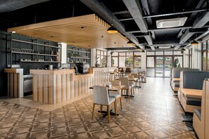 Breakfast, lunch, dinner and brunch served - The Amrta Borobudur (Borobudur)