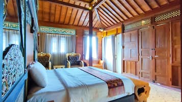 Kamar Royal, 1 Tempat Tidur King, pemandangan kebun, area halaman | Tirai kedap cahaya, kedap suara, Wi-Fi, dan seprai linen