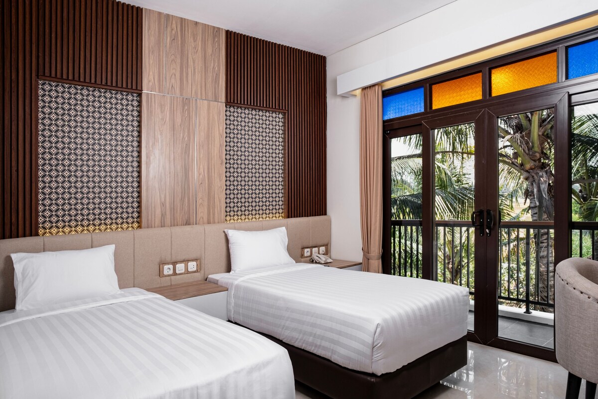 Deluxe Room, 2 Single Beds | Pillow-top beds, blackout curtains, soundproofing, WiFi