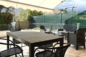 Outdoor dining - S044 - Sirolo, delightful three-room apartment with garden (Sirolo)